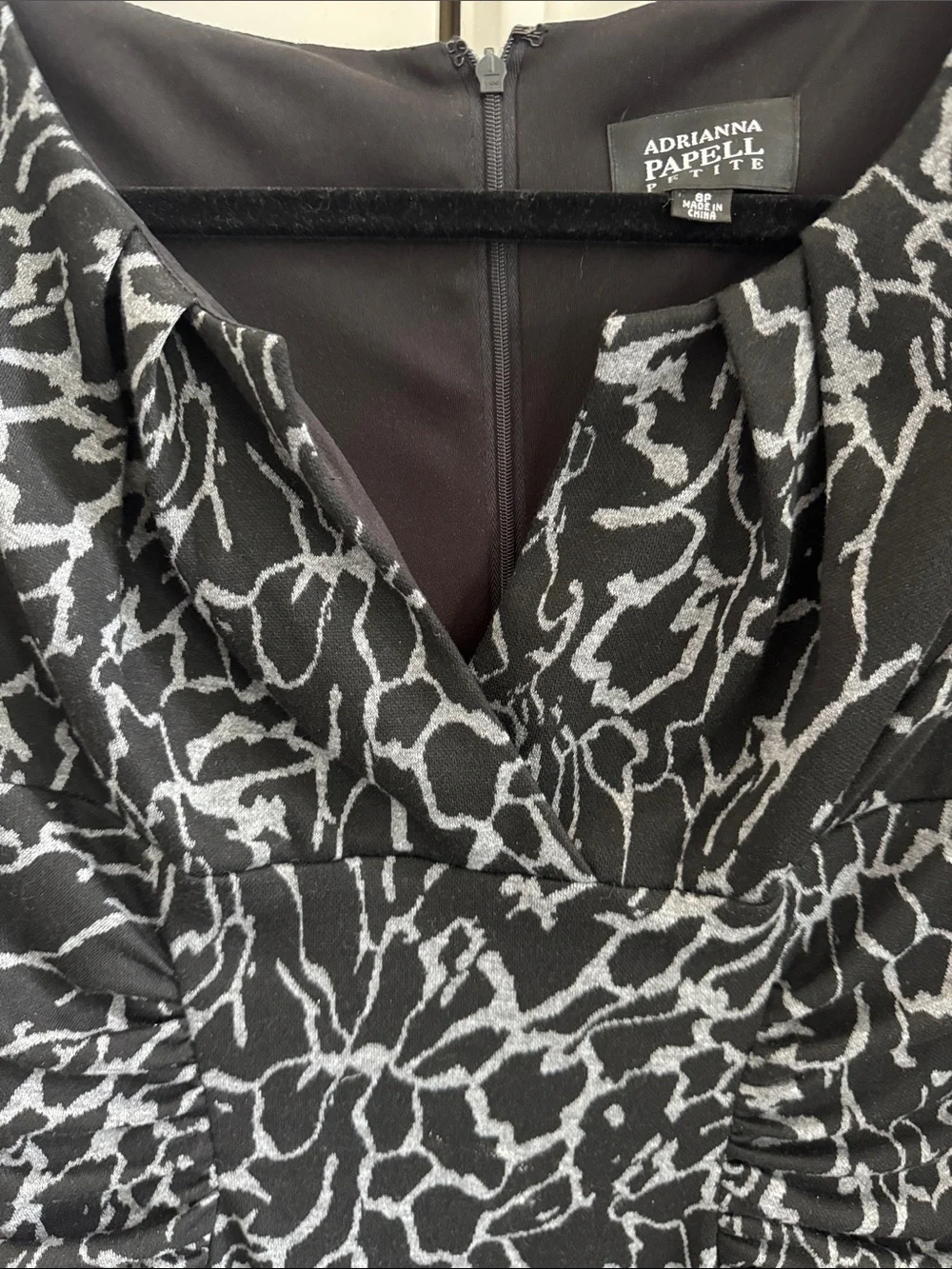 Adrianna Papell Black and Gray Ruched Sheath Midi Dress size8P